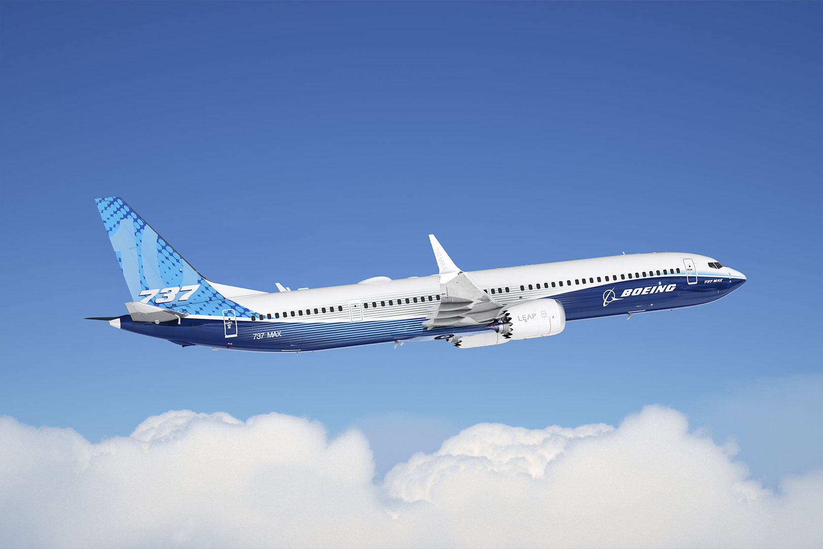 737 MAX 10